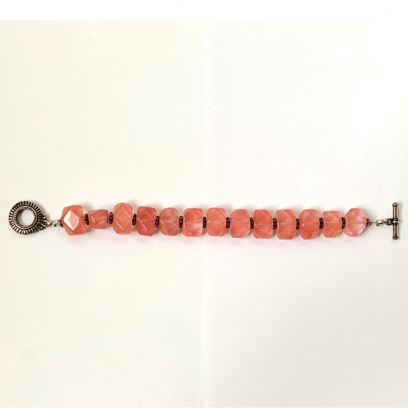 Pink strawberry quartz faceted stone beads bracelet with etched silver toggle - Picture 4 of 16